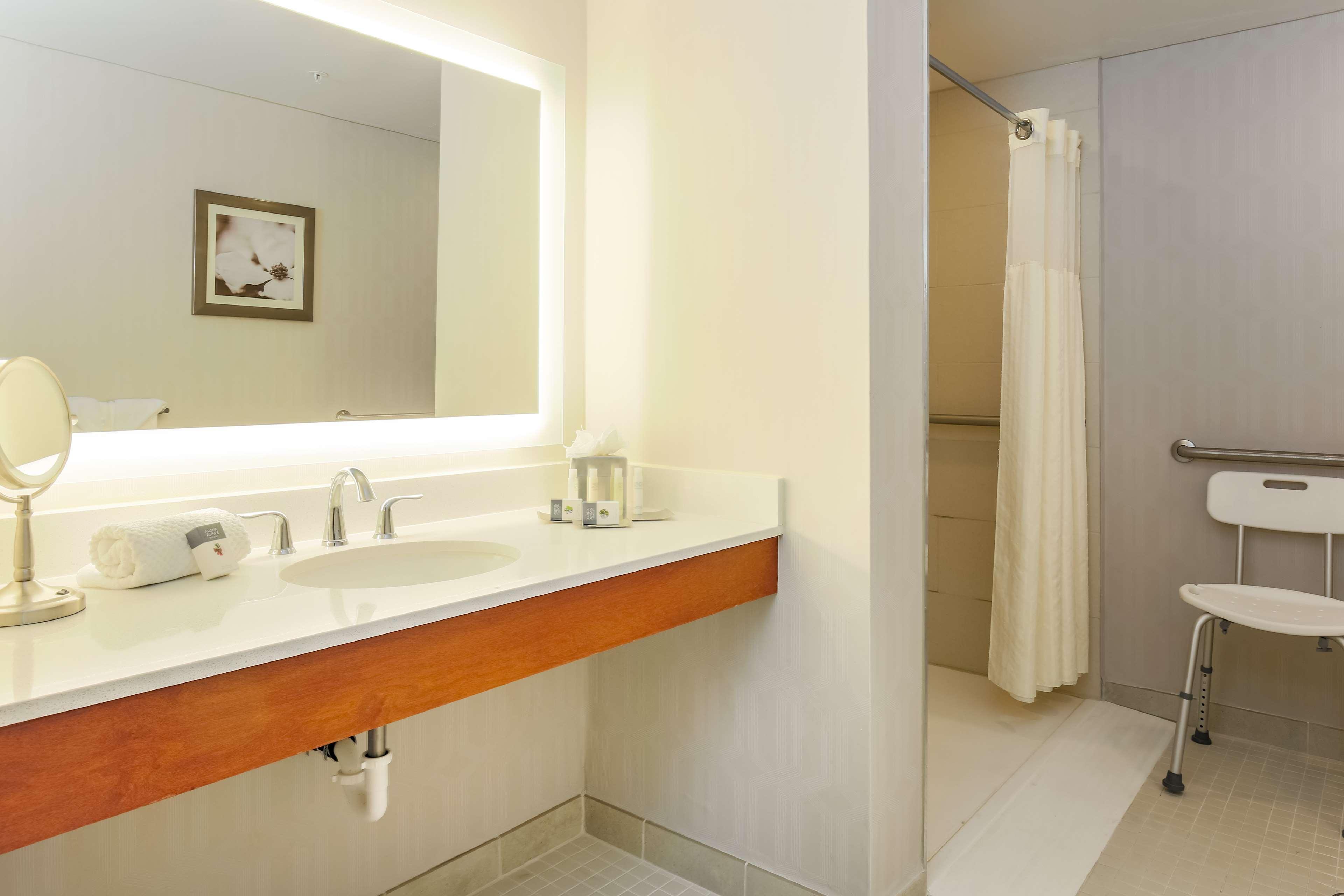 Doubletree By Hilton Atlanta Airport Hotell College Park Exteriör bild