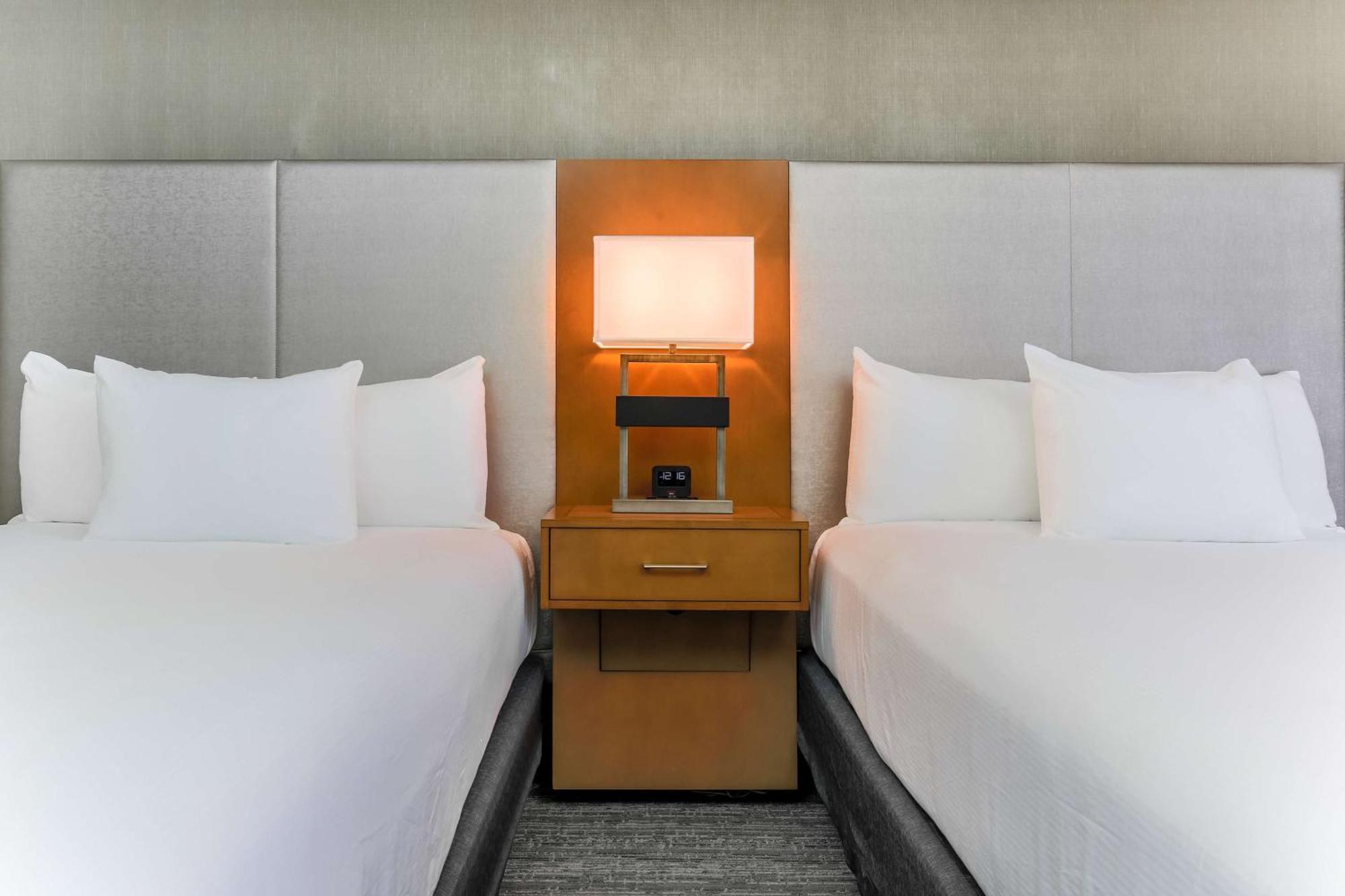 Doubletree By Hilton Atlanta Airport Hotell College Park Exteriör bild