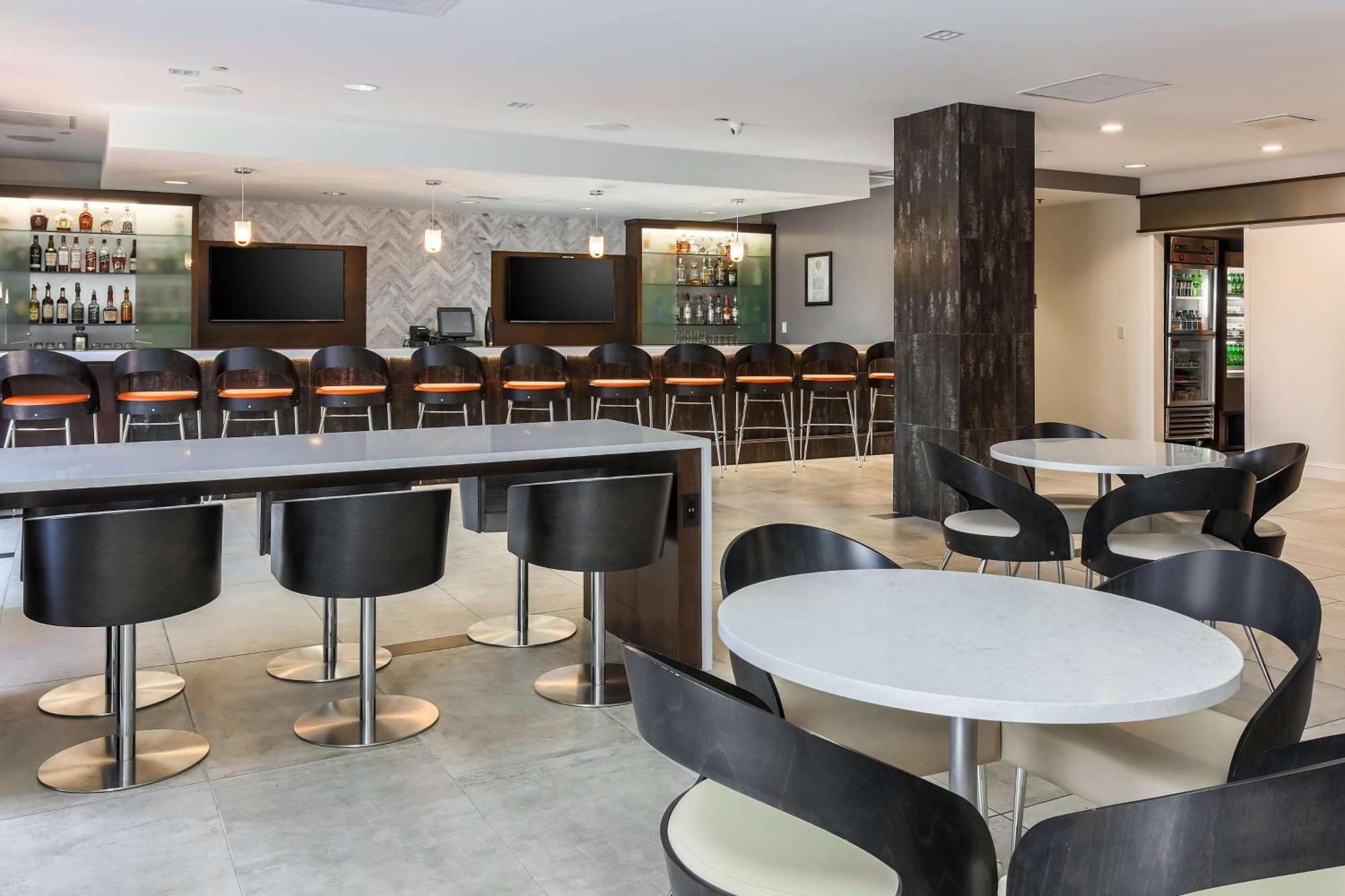 Doubletree By Hilton Atlanta Airport Hotell College Park Exteriör bild
