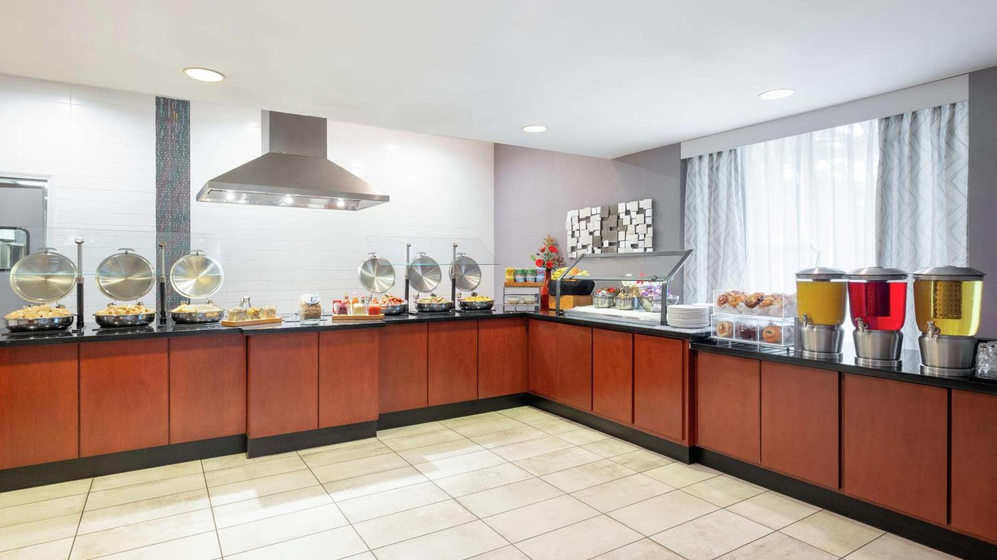 Doubletree By Hilton Atlanta Airport Hotell College Park Exteriör bild