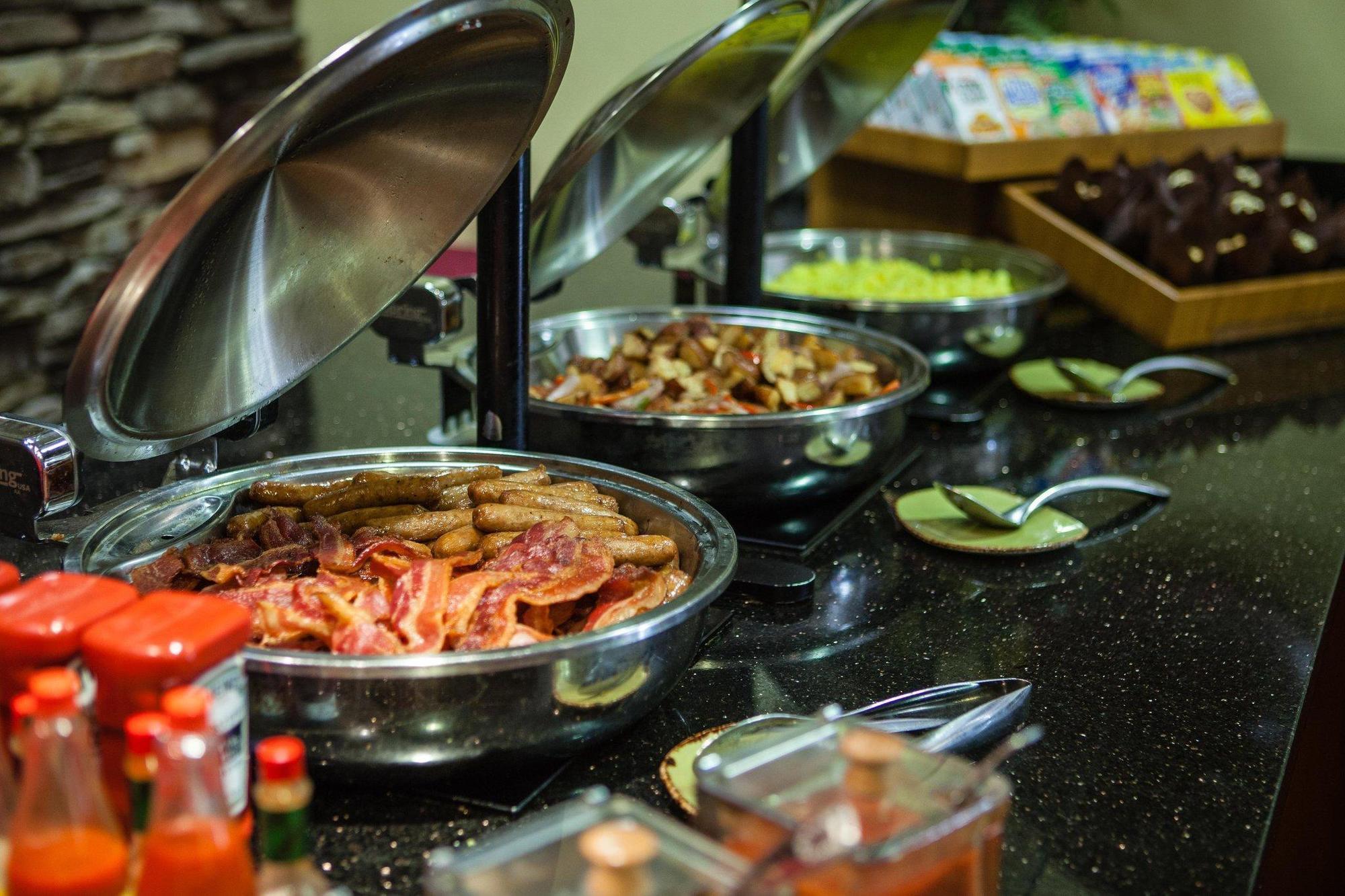 Doubletree By Hilton Atlanta Airport Hotell College Park Exteriör bild