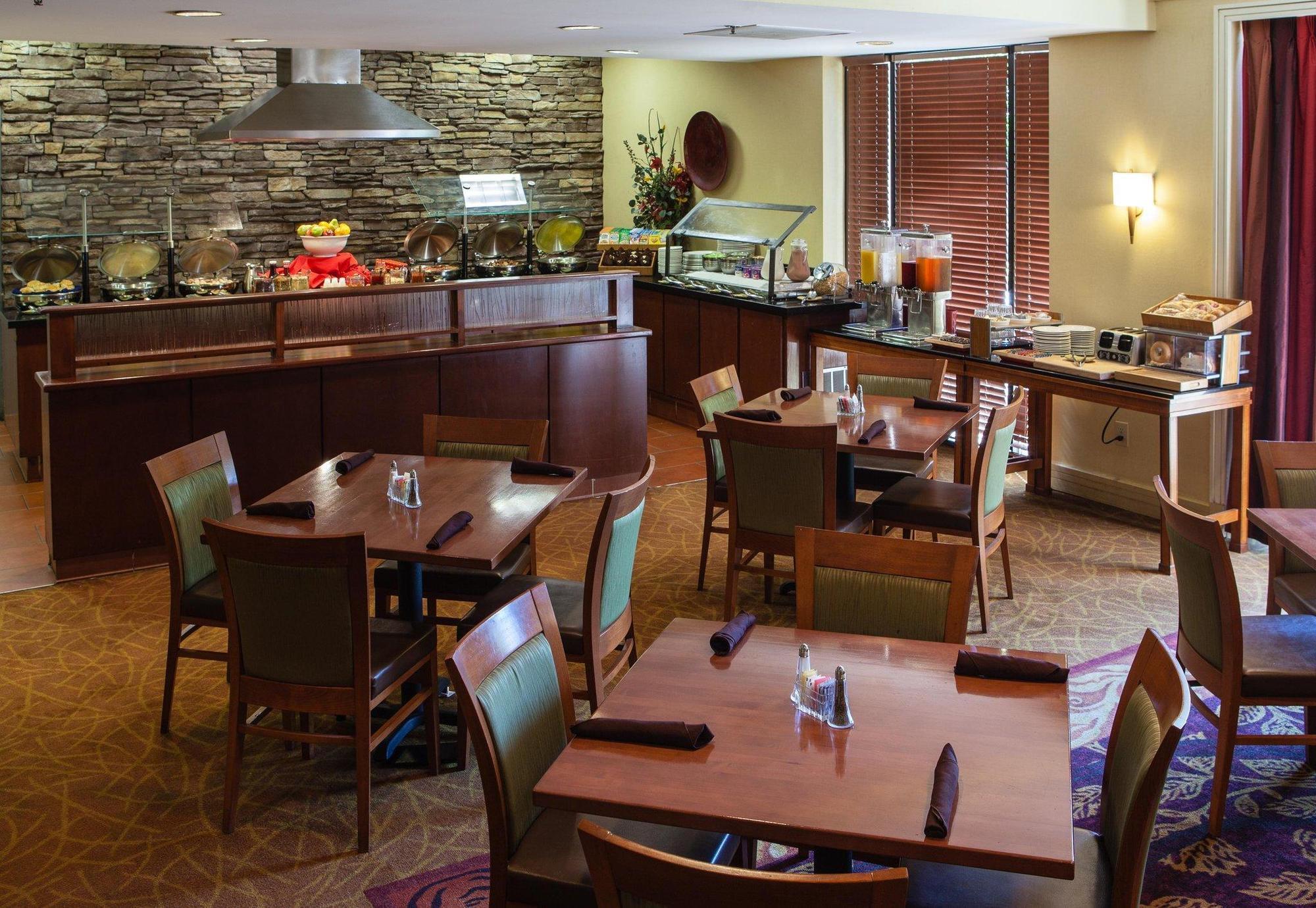 Doubletree By Hilton Atlanta Airport Hotell College Park Exteriör bild
